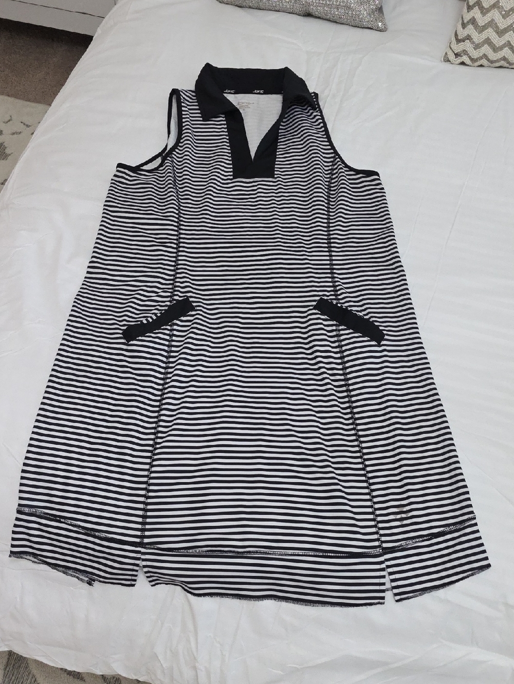 Jofit Black and White Striped Sleeveless Midi Dress